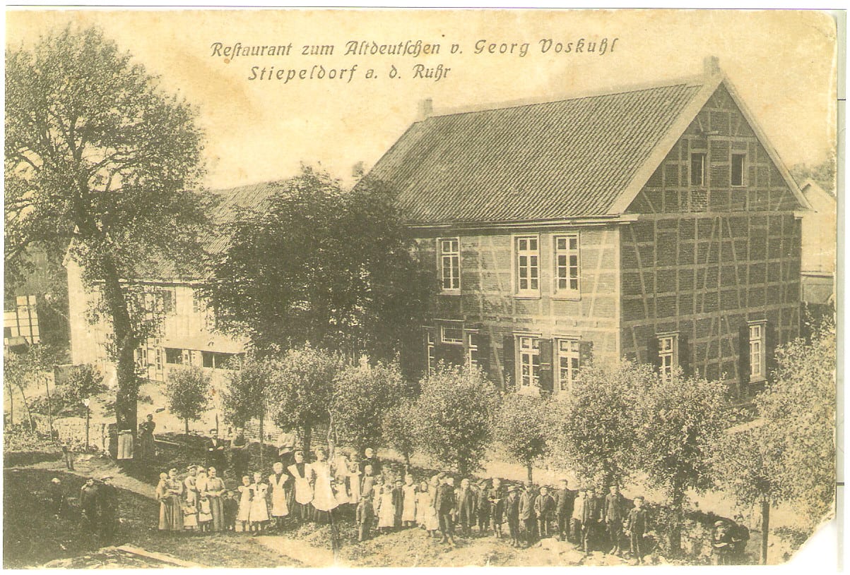 Wirtschaft "Zum Altdeutschen", als sie nach 1903 noch zum gegenüberliegenden Hof Voskuhl gehörte, heute Brockhauser Straße 14