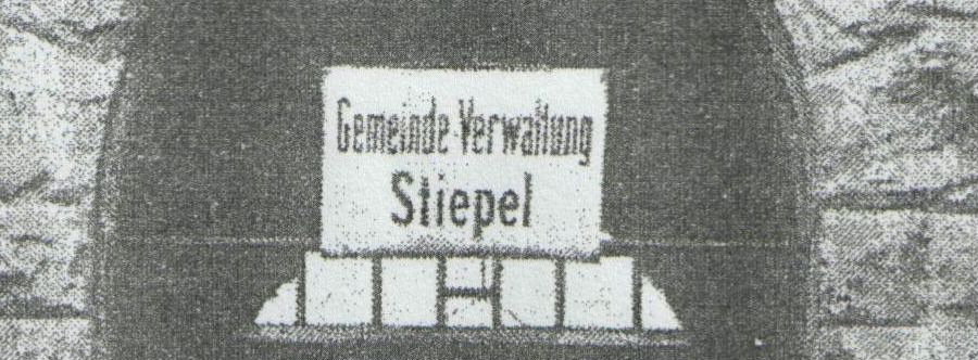 Das über der Eingangstür hängende Schild wurde nach 1929 abmontiert