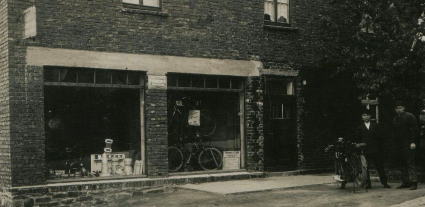 Motorfahrzeuge, Fahrräder und Haushaltswaren bei Kosthaus in den 1940er Jahren