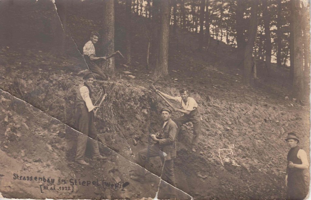Rodungsarbeiten im Finkensiepen für die neue Straße, Mai 1922