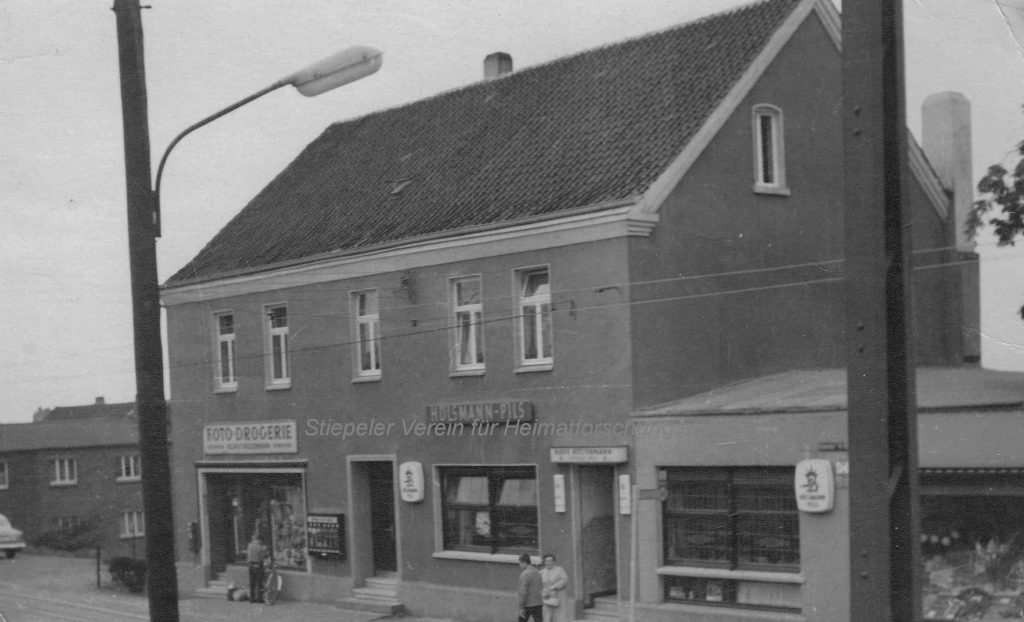 Restaurant Höltermann 1962, mit Drogerie Höltermann (links) und Feinkost Leese (rechts)