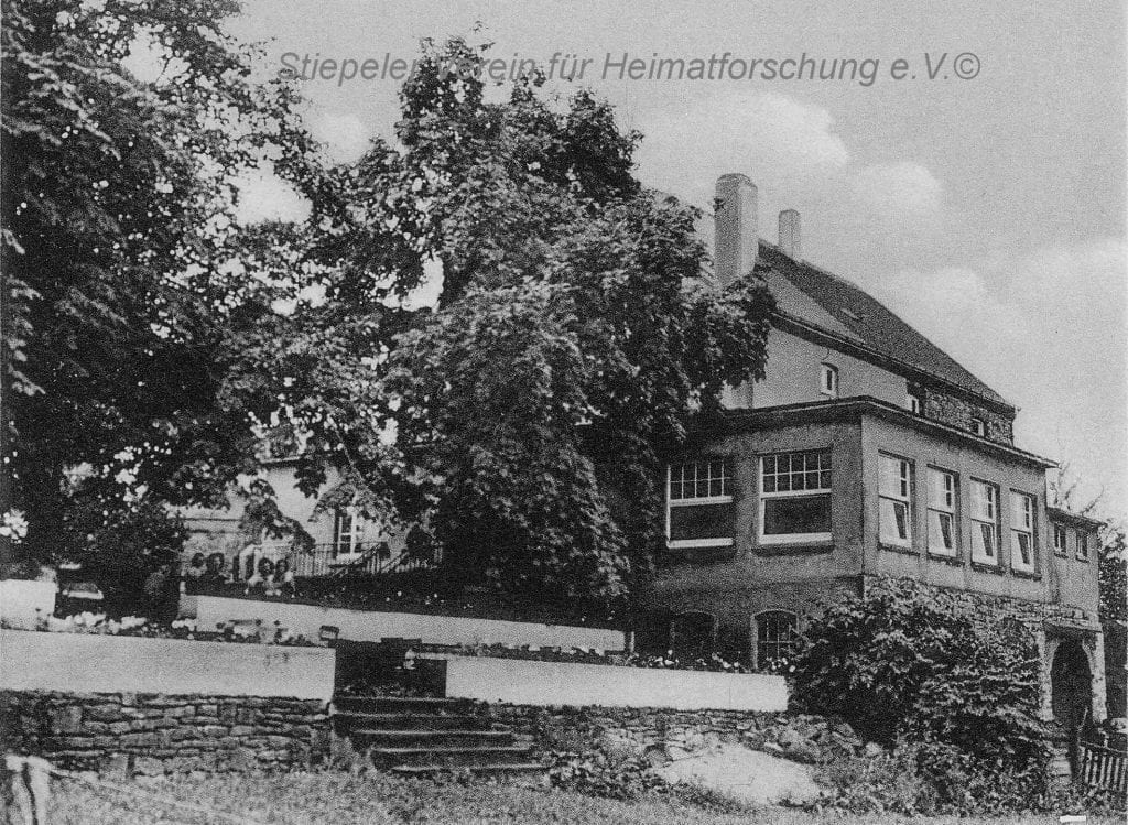 Restaurant Höltermann - Rückansicht mit Terrasse, Veranda und Spielwiese