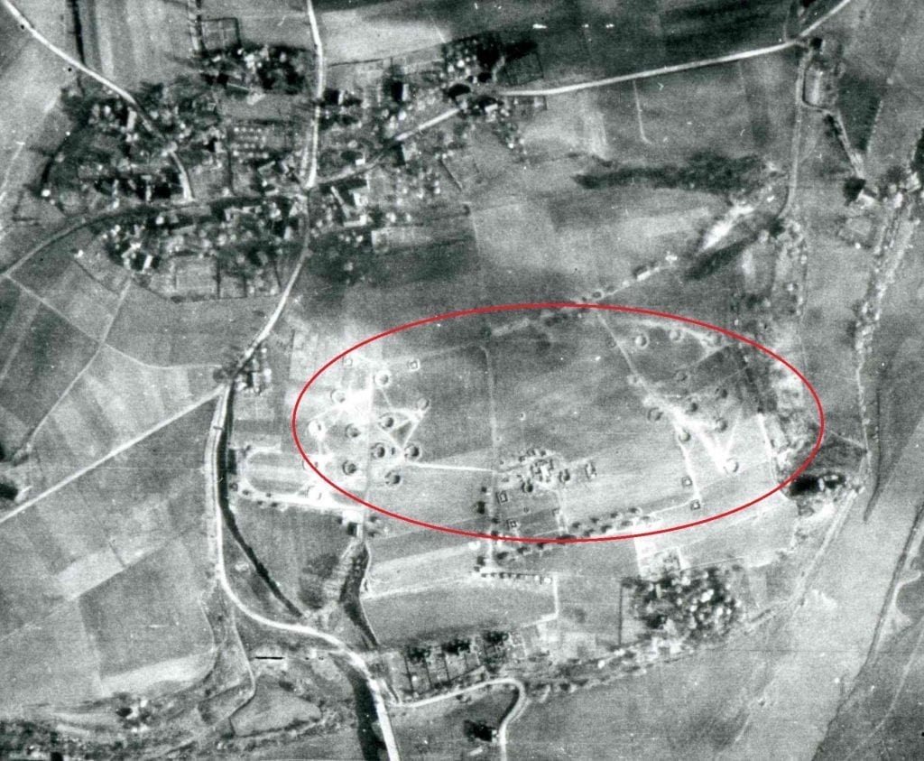 Amerikanisches Luftbild 1945: Flak-Stellung Stiepel-Dorf, Foto: Stadt Bochum, Bildarchiv