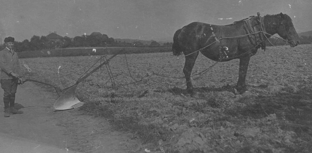 Pflug der Schmiede Gathmann, Foto an der Haarstraße