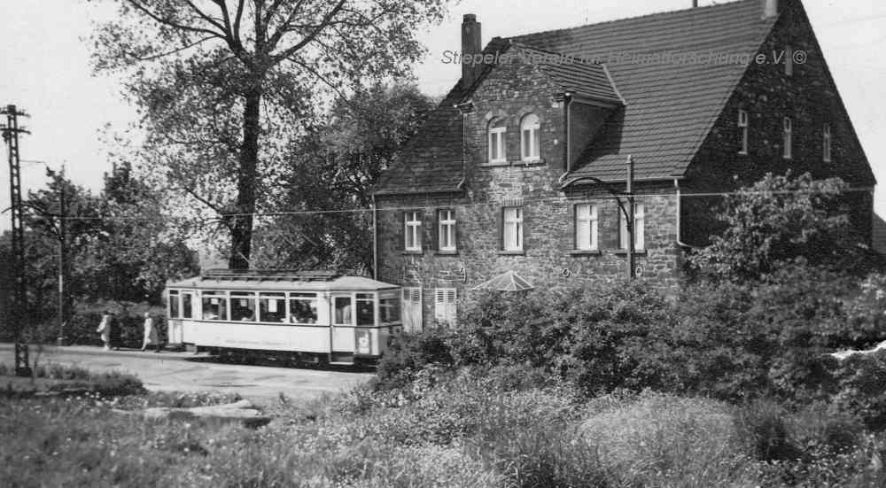 „Becker links“ mit Straßenbahn (Linie 5/15), 1950er Jahre