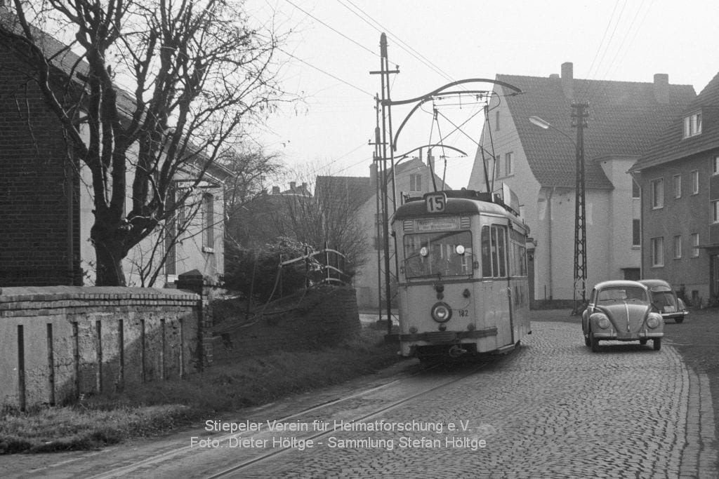 Kemnader Straße in Höhe "Lindenhof / Saterdag" mit Linie 5 / 15