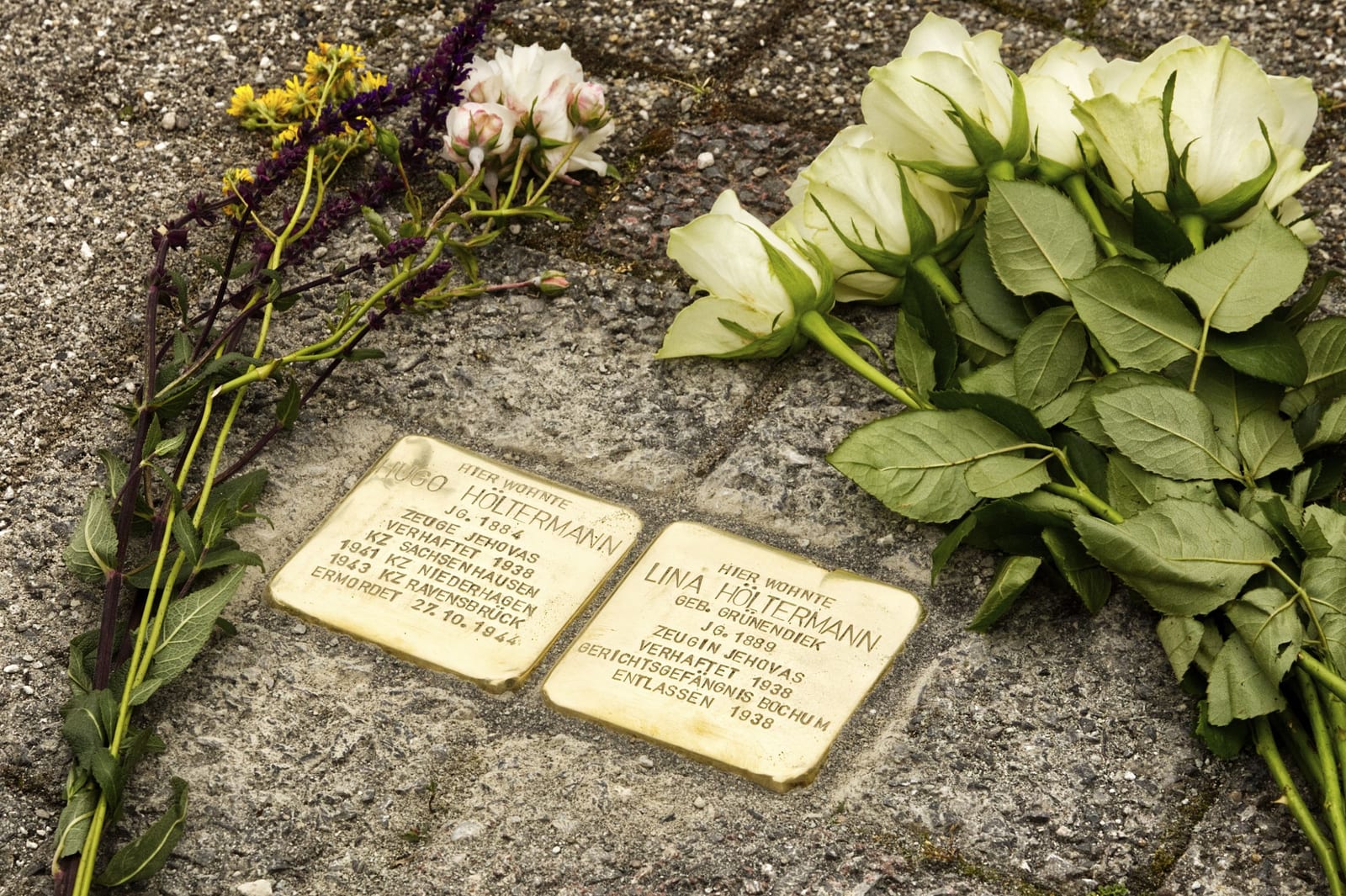 Die ersten Stiepeler Stolpersteine, verlegt am 8.6.2026